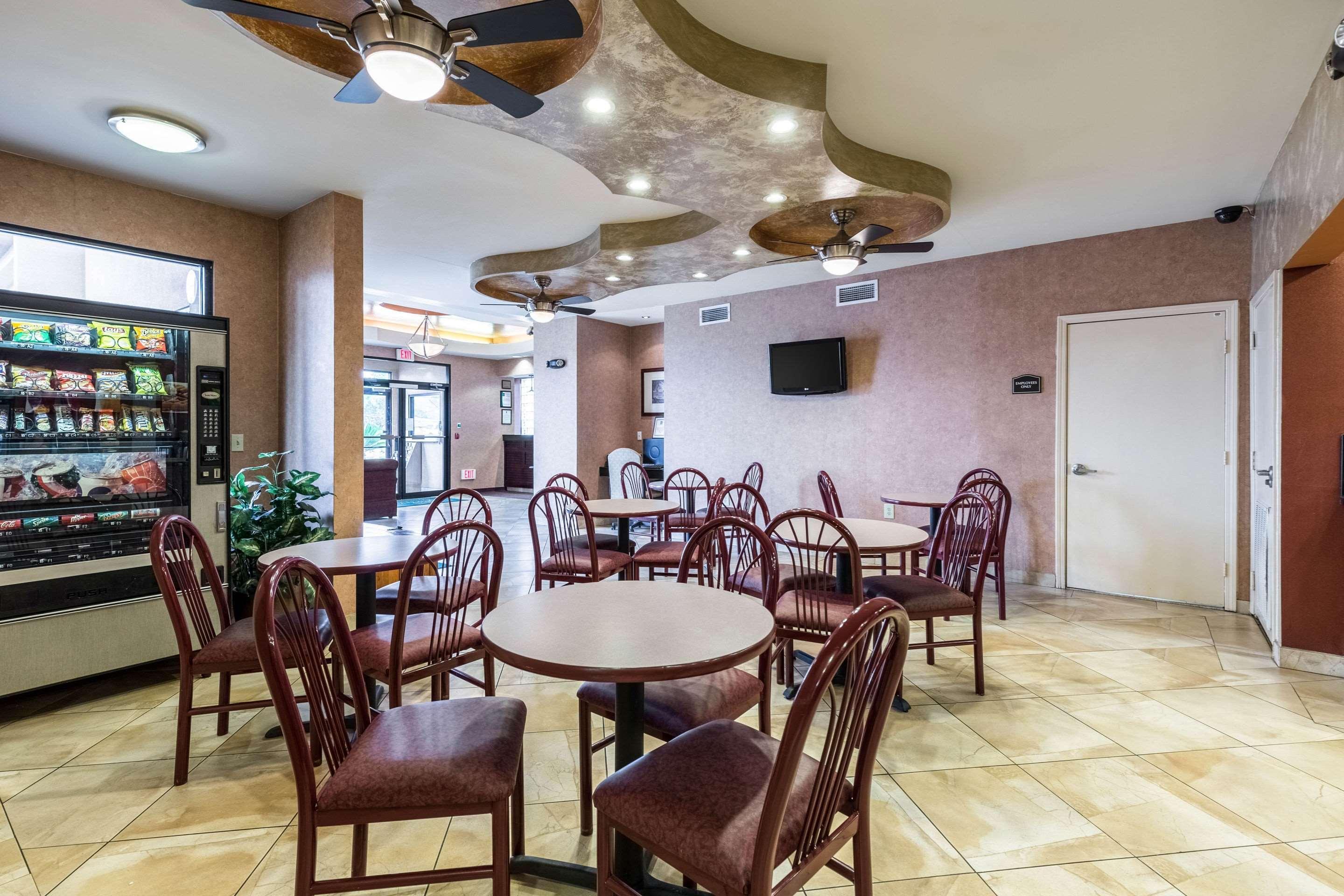 Quality Inn 3*